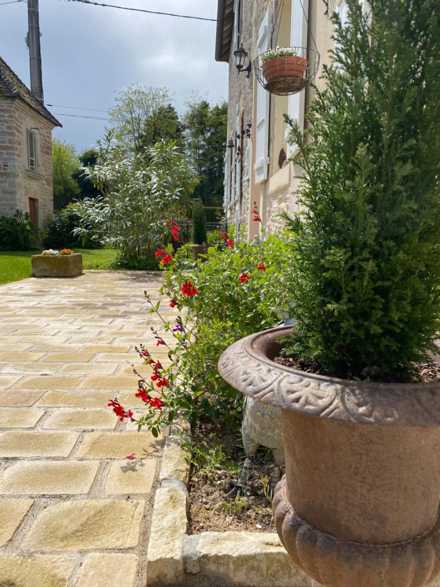Le Pigeonnier De Saint-Loup Bed And Breakfast Bagian luar foto